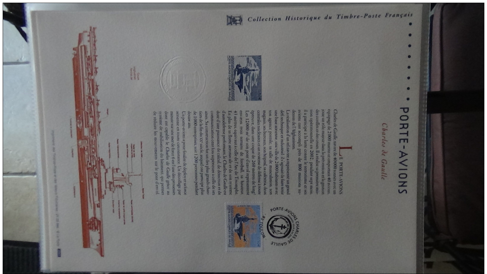 Album de 81 documents philatéliques de France ( timbres et blocs). 3 albums achetés = port 19.20 OFFERT !!!