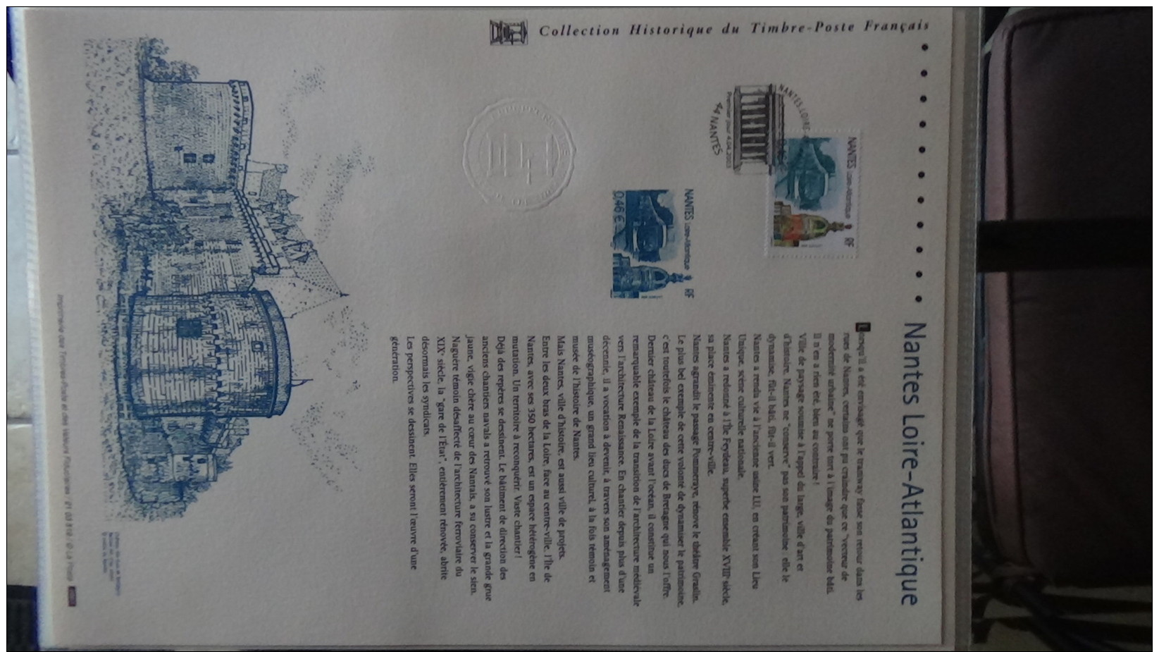 Album de 81 documents philatéliques de France ( timbres et blocs). 3 albums achetés = port 19.20 OFFERT !!!