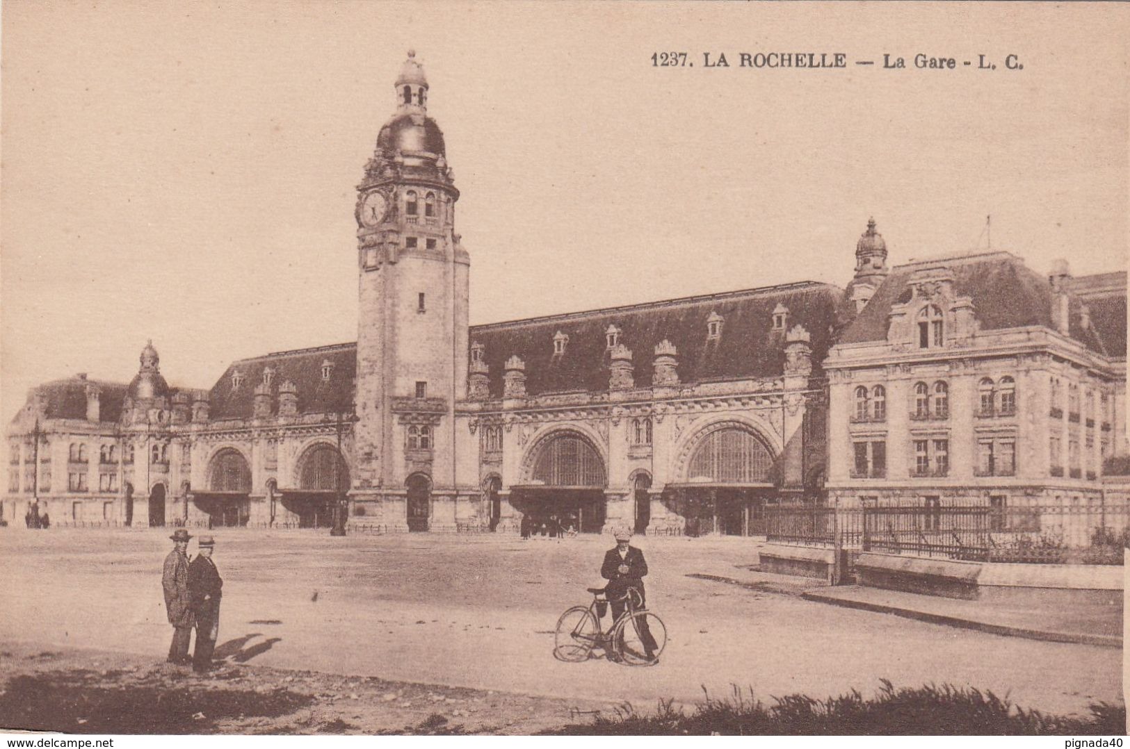 Cp , TRANSPORTS , LA ROCHELLE , La Gare - Bahnhöfe Ohne Züge