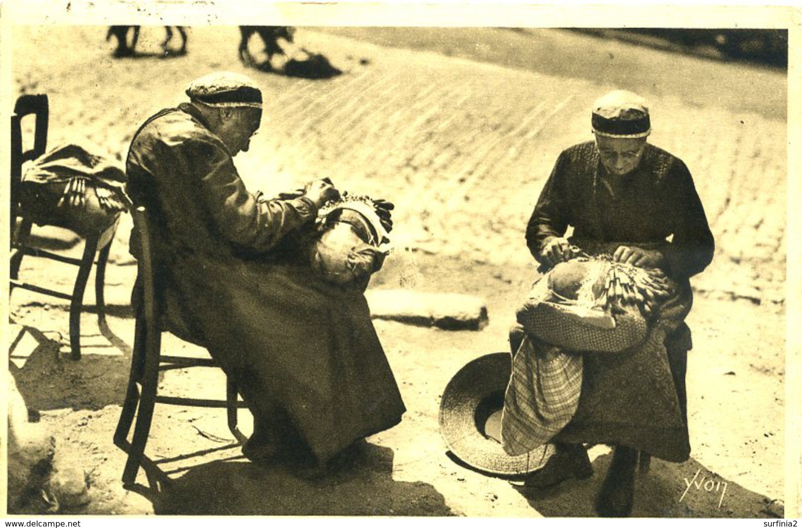 FRANCE - AUVERGNE, CLERMONT FERRAND - LES DENTELLIERES (LACE MAKERS) - Other & Unclassified