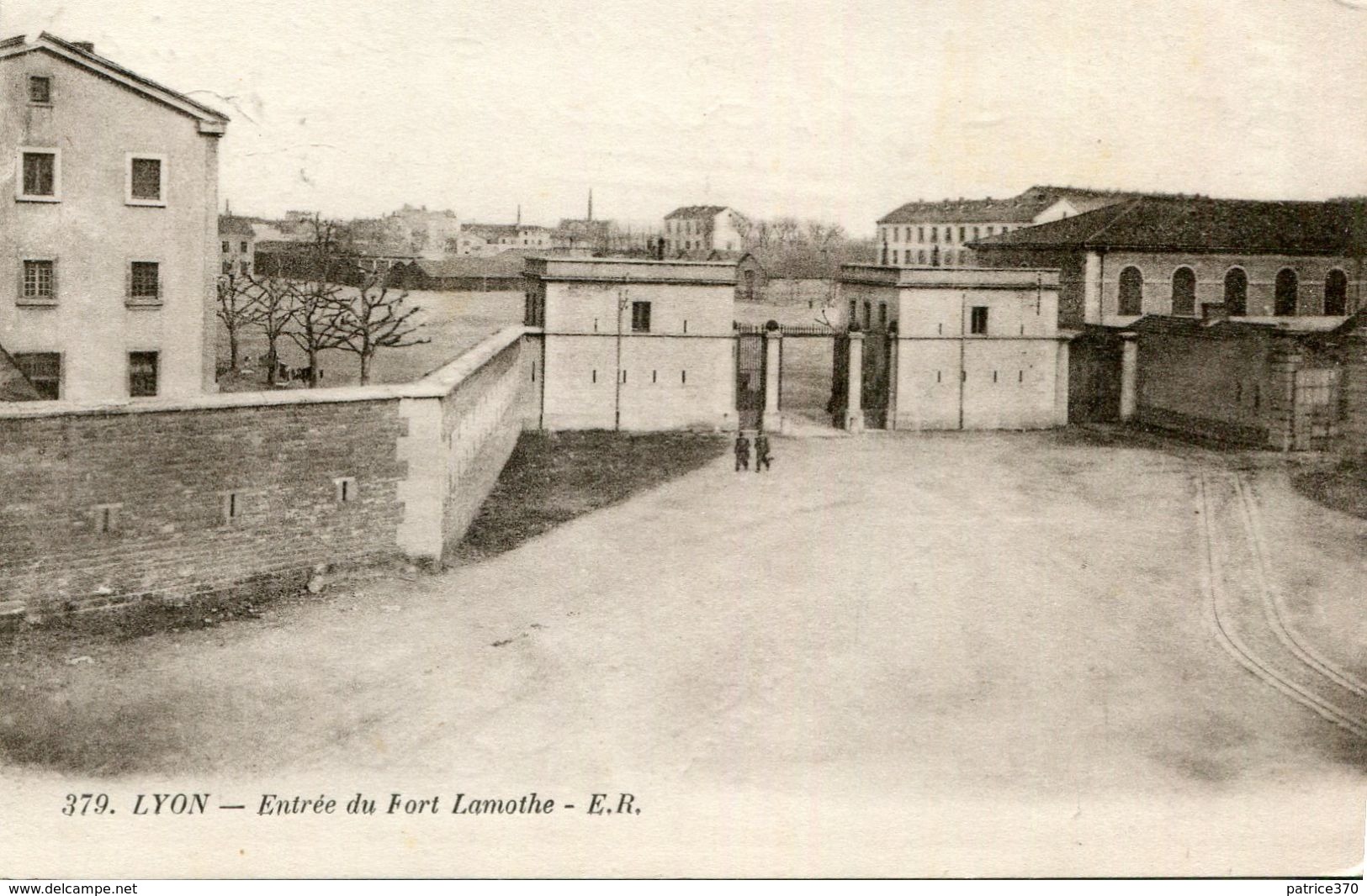 LYON 7 - Entrée Du Fort Lamothe Soldat 6 ème Régiment écrit à Ormoy Les Sexfontaines Cachet Militaire - Lyon 7