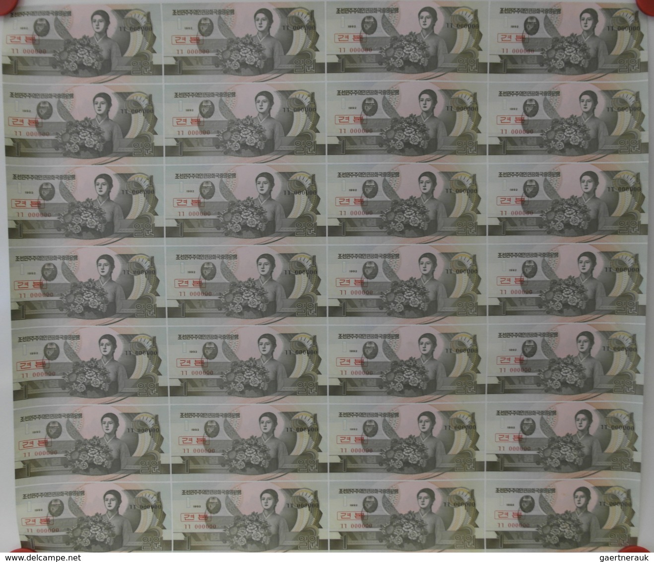 Korea: Uncut Sheet Of 28 Pcs 1 Won 1992 P. 39s In Condition: UNC. (28 Pcs Uncut) - Korea, South