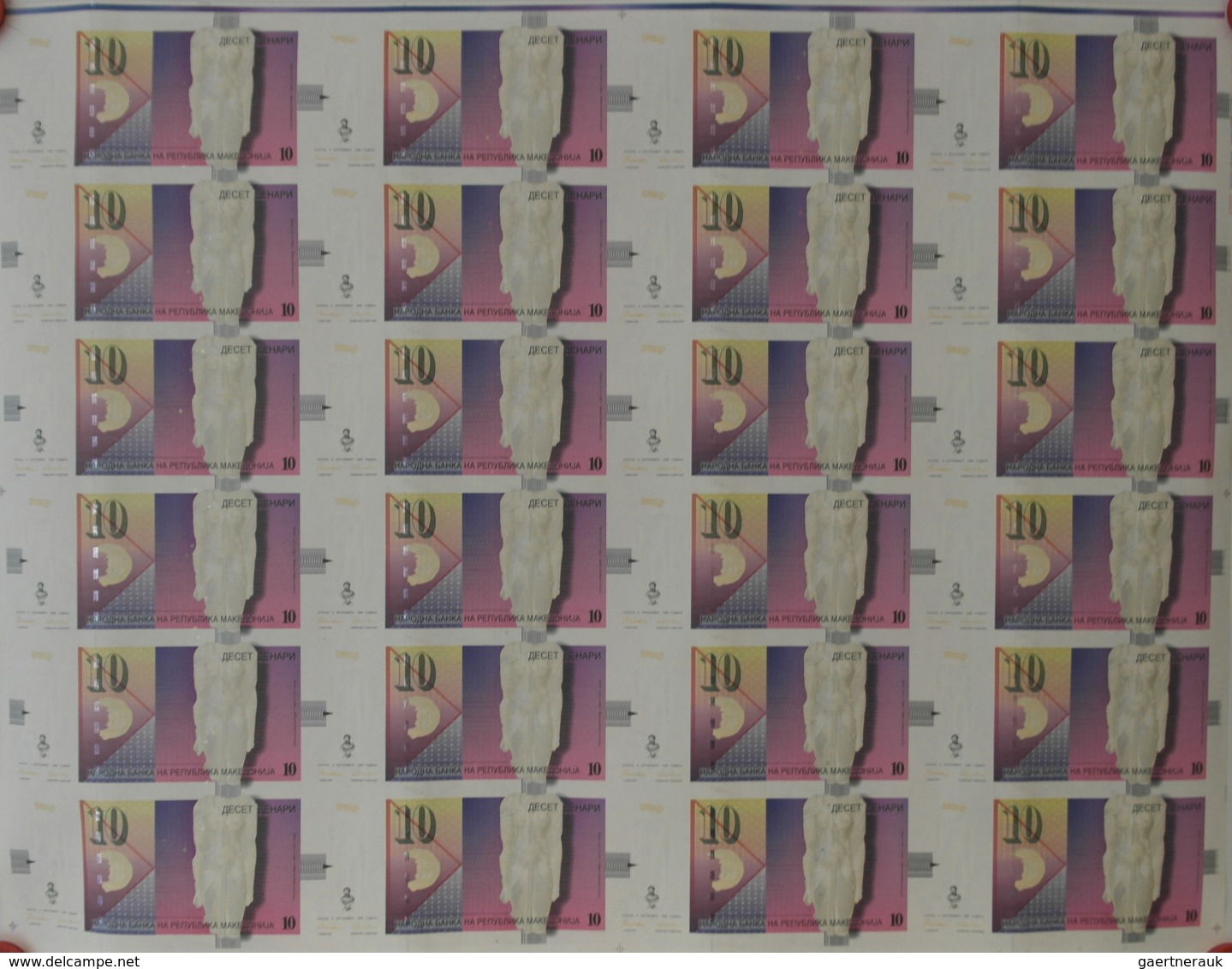 Macedonia / Mazedonien: Uncut Sheet Of 24 Pcs 10 Dinara 1993 P. 14  In Condition: UNC. (24 Pcs Uncut - Macedonia Del Nord