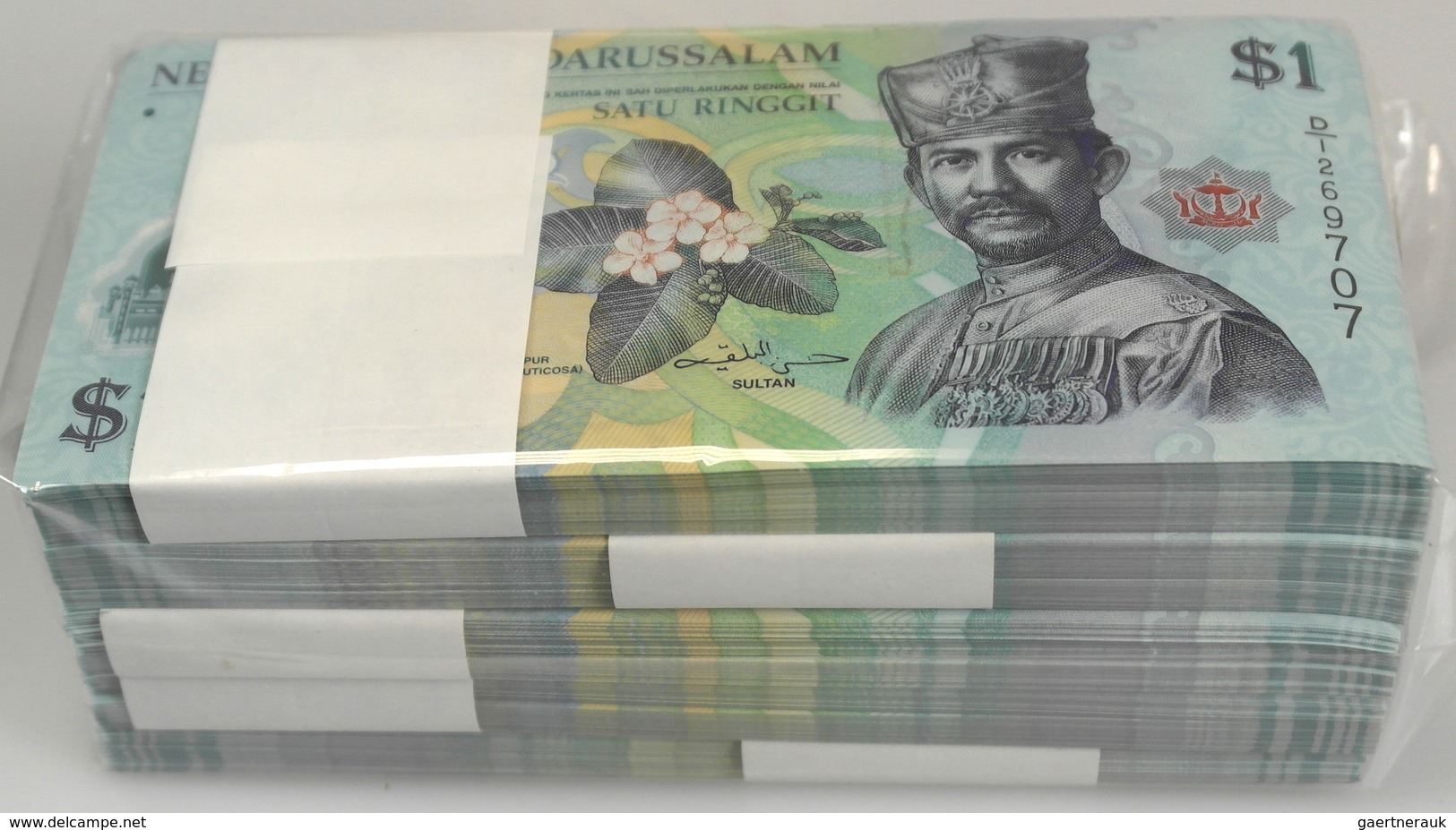 Brunei: Half Brick With 500 Banknotes 1 Ringgit 2011, P.30 In UNC Condition (500 Pcs.) - Brunei