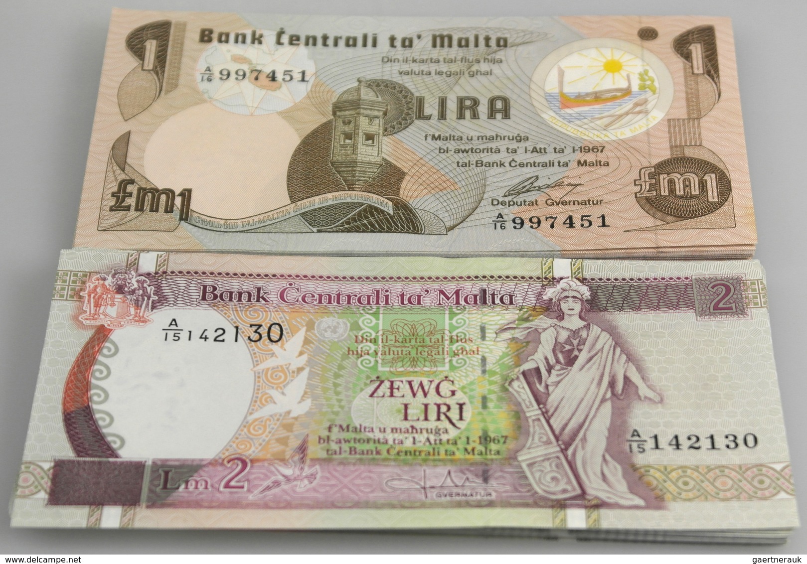 Malta: Set Of 2 Half Bundles Of Each 50 Banknotes 1 Lira And 2 Lira P. 34 And 45, All In Condition: - Malte