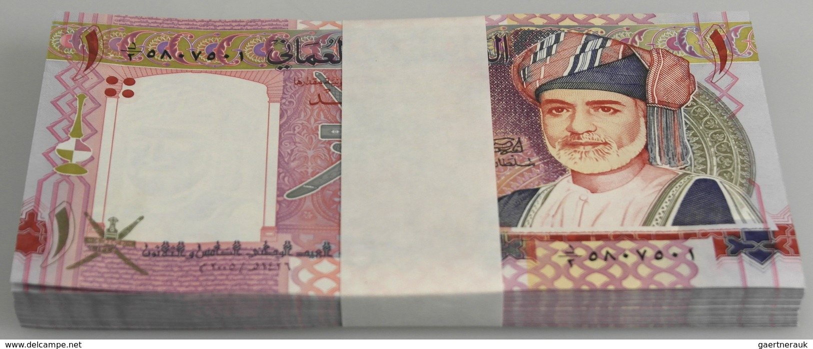 Oman: Bundle With 100 Pcs. 1 Rial 2005, P.43 With Running Serial Numbers In UNC Condition. (100 Pcs. - Oman