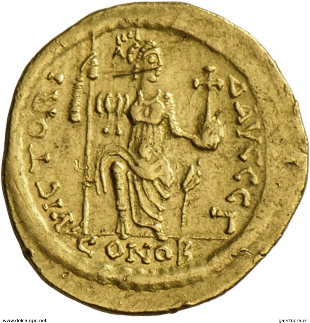 Iustinus II. (565 - 578): Gold Solidus, 4,45g, Constantinopel, 3. Officin. Gekr.. Büste Frontal Mit - Byzantine