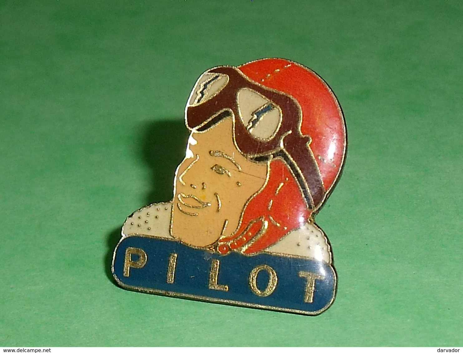 Pin's / Avions  :  Pilot (verso , Systeme Broche )    TB2V - Airplanes