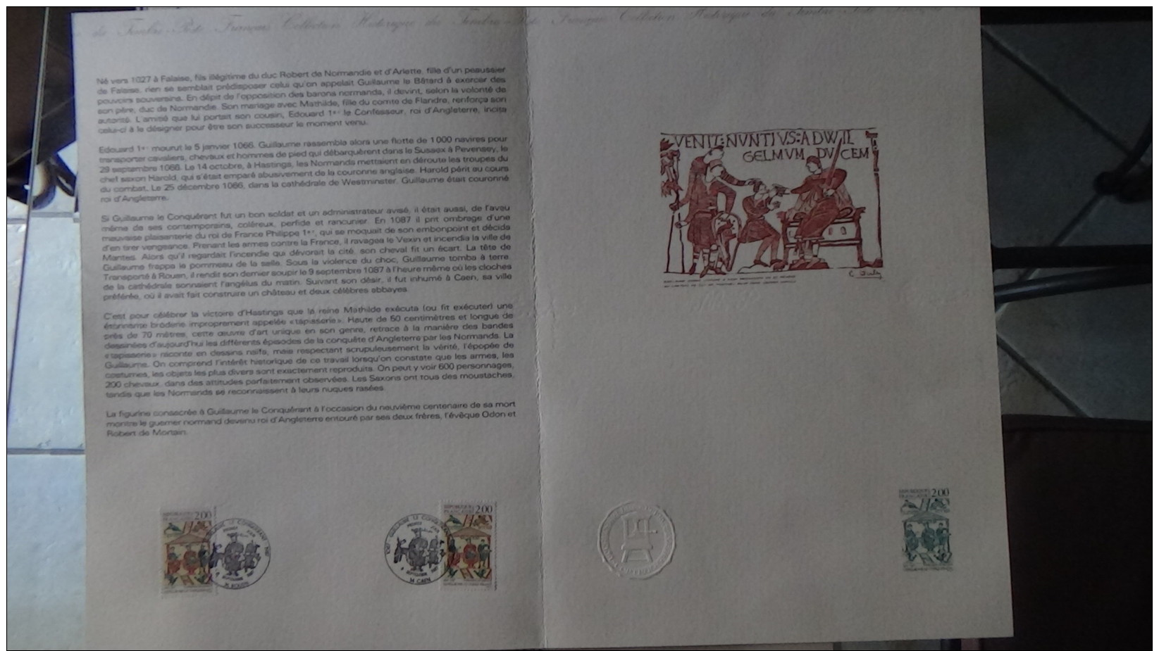 Album de 48 documents philatéliques de France ( timbres et blocs). 3 albums achetés = port 19.20 OFFERT !!!