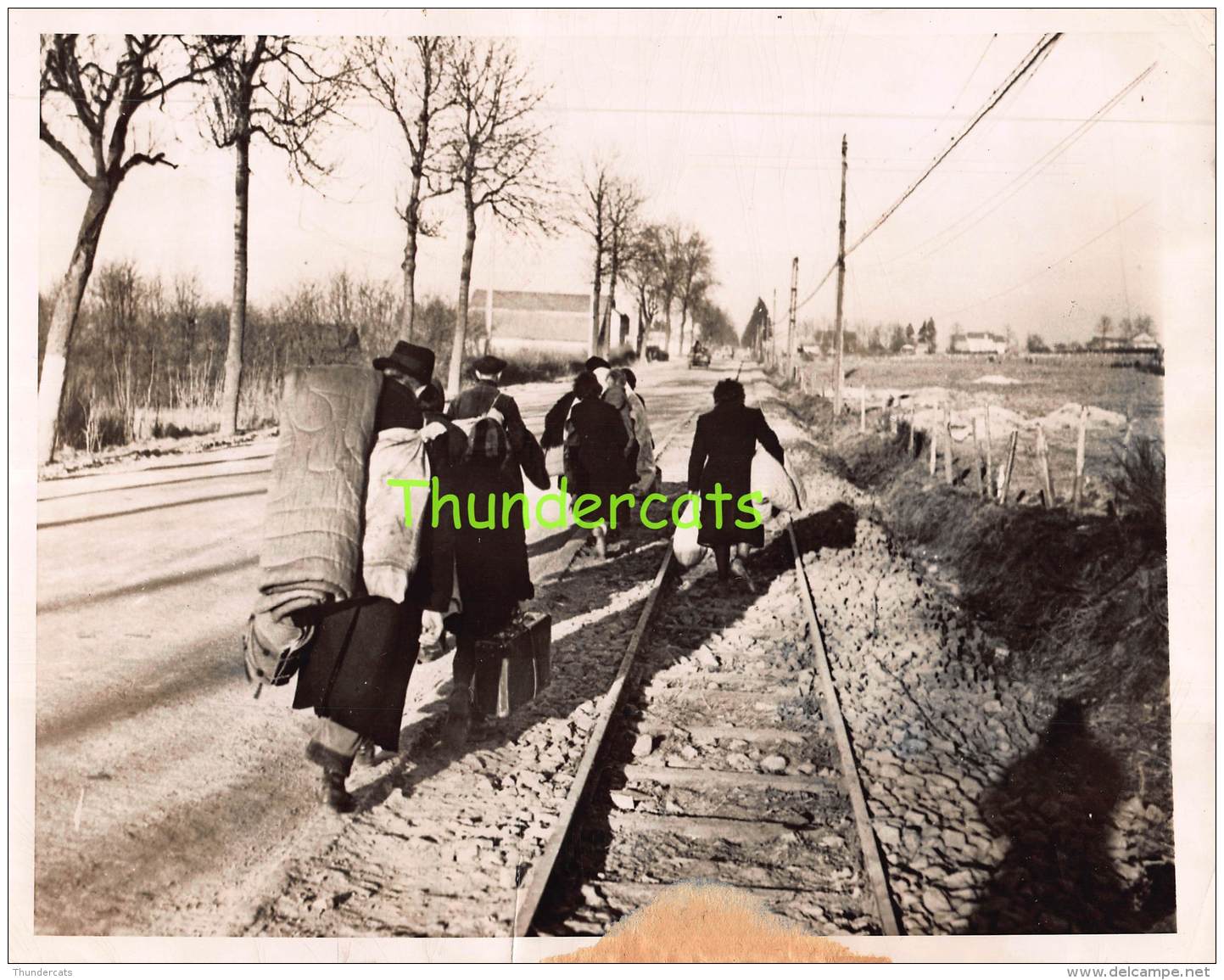 GRAND PHOTO GUERRE 1945 MANHAY CHEMIN DE FER  23 CM X 18 CM - Guerre, Militaire