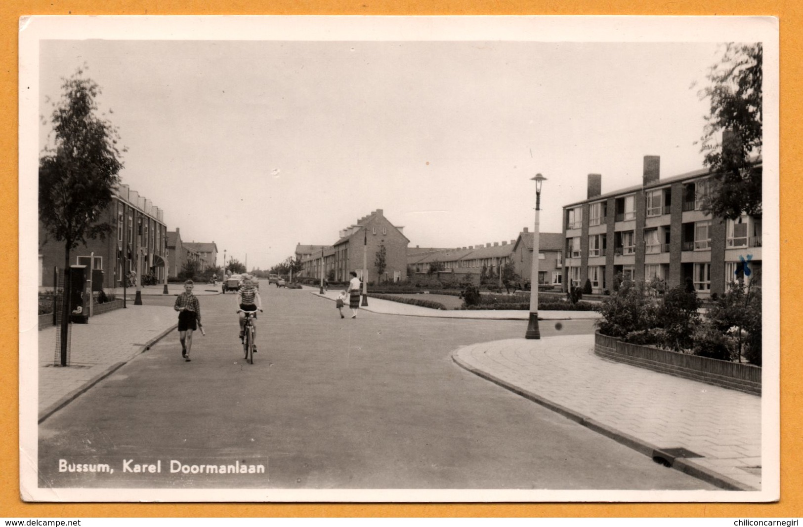 Bussum - Karel Doormanlaan - Bicyclette - Animée - R.E.B. - 1955 - Bussum