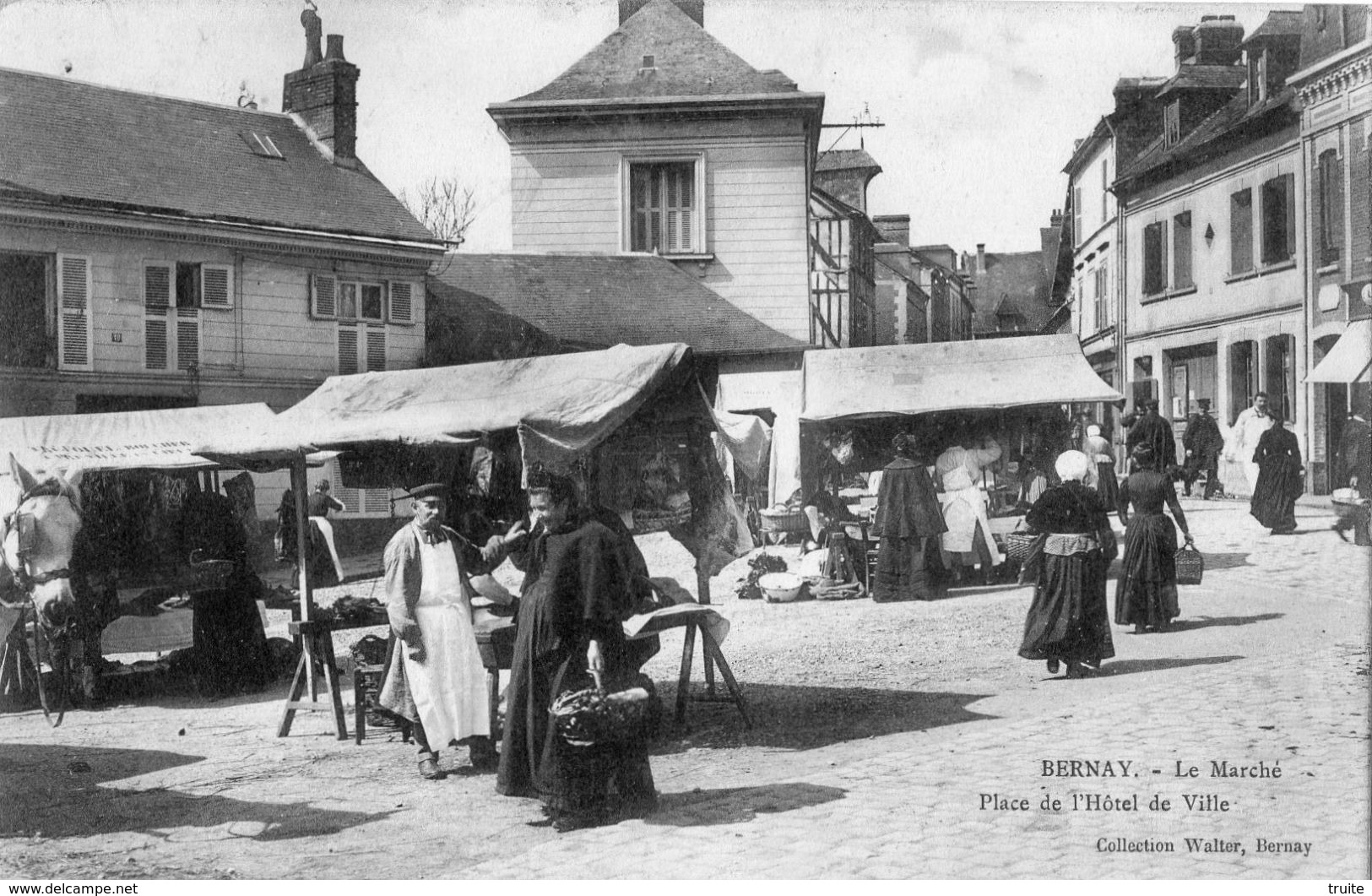 BERNAY LE MARCHE PLACE DE L'HOTEL DE VILLE - Bernay