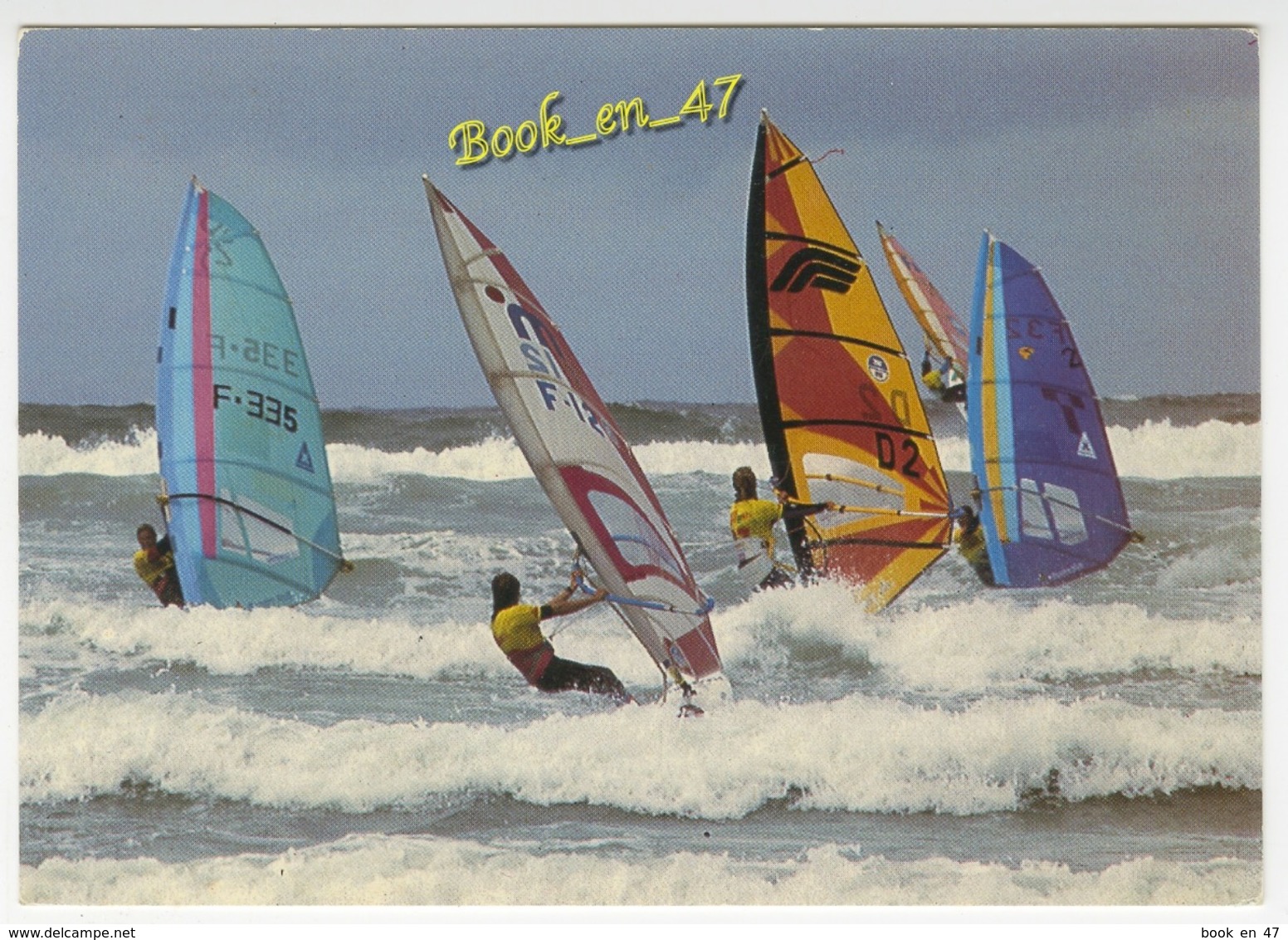 {71230} Dans Les Rouleaux De La Torche ; Planche à Voile , Wind Surf - Segeln