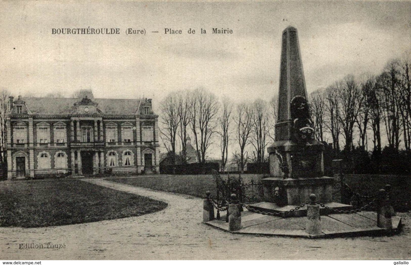 BOURGTHEROUDE PLACE DE LA MAIRIE - Bourgtheroulde