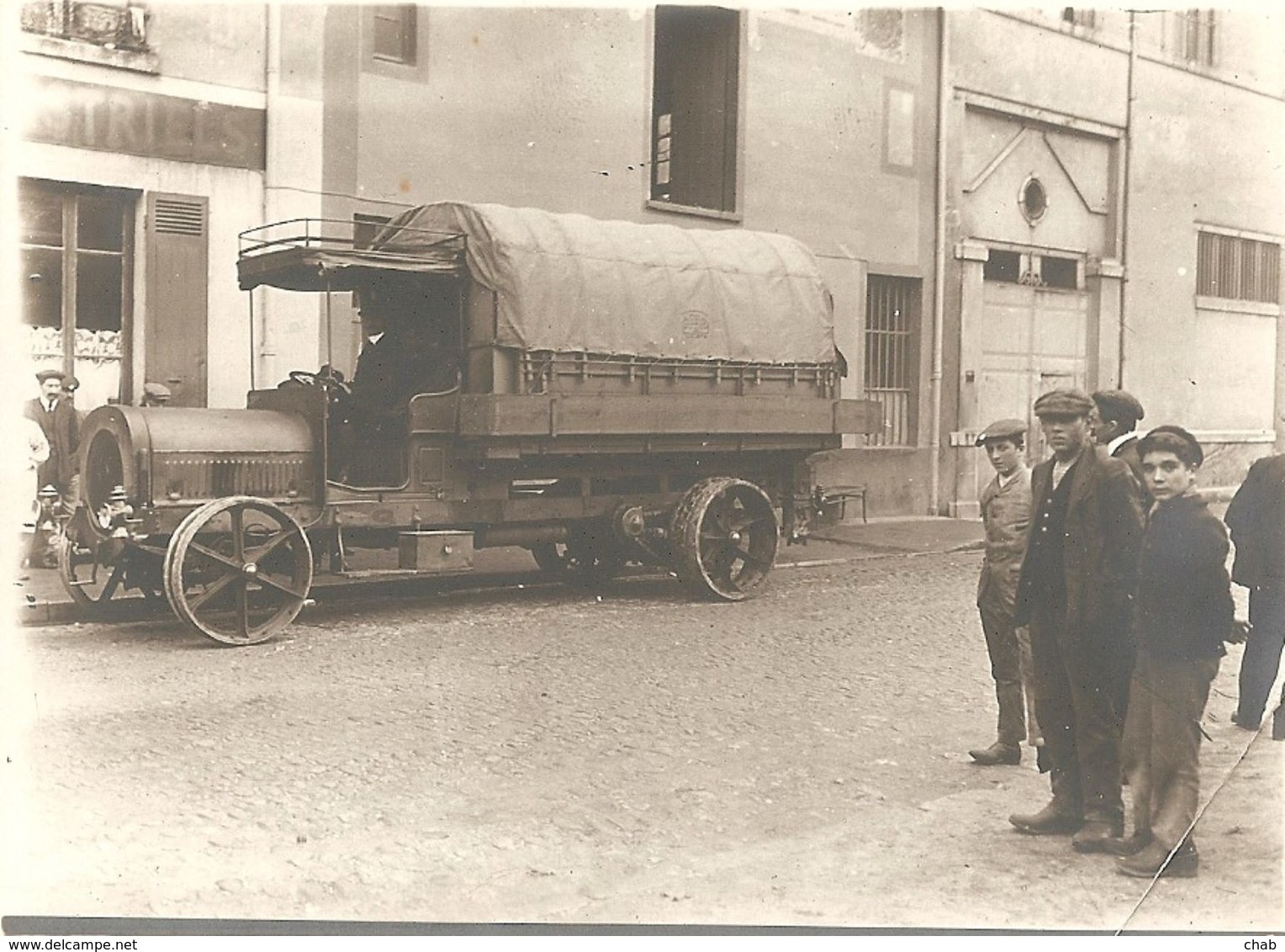 4 BELLES PHOTOS D'un CAMION Prises Devant Une AUTO - ECOLE, à Identifier -- CAMIONS -- Auto - école - Coches