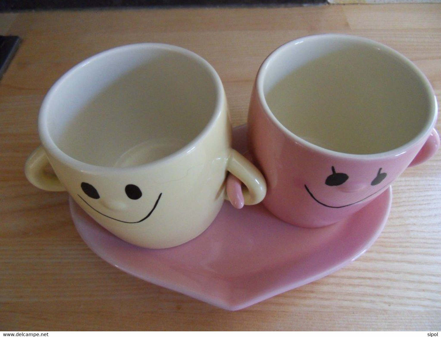 Set De 2 Tasses - Mugs - Avec Soucoupe " Cœur " - Kopjes