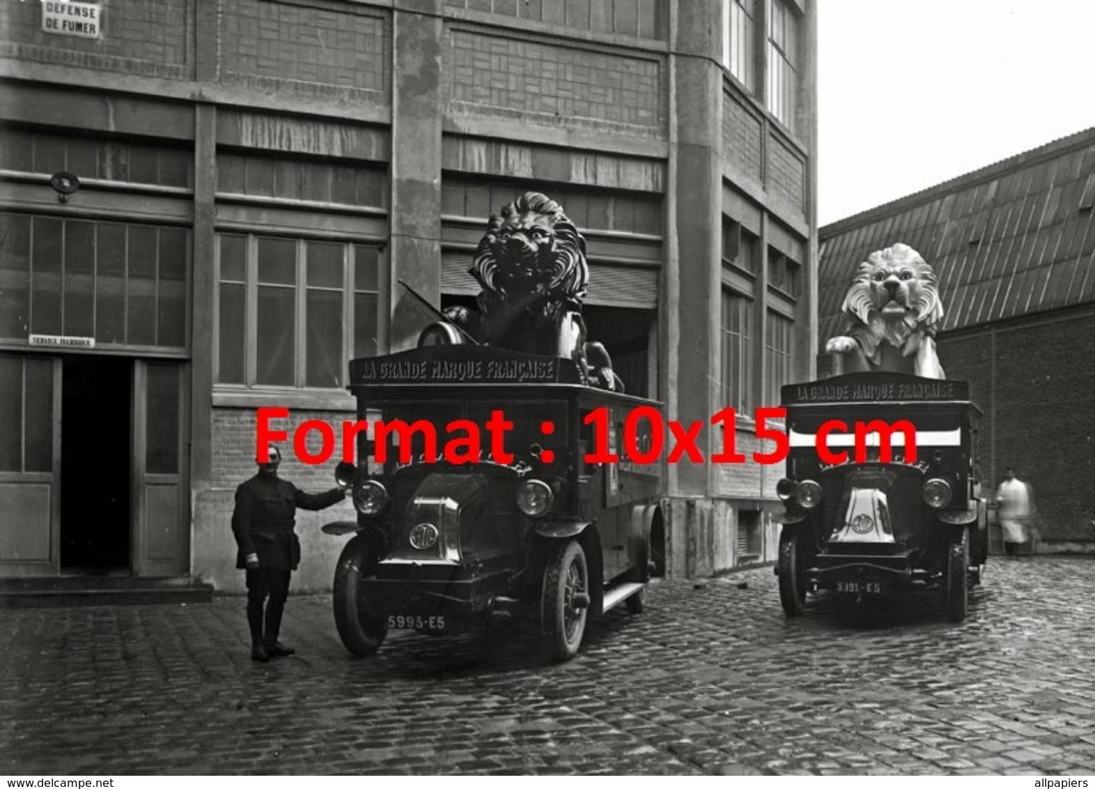 Reproduction D'une Photographie Ancienne De Deux Camions Latil Lion Noir - Altri & Non Classificati