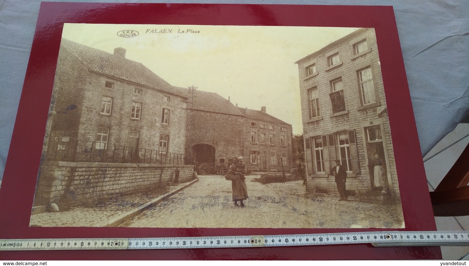 Grande Reproduction D'une Carte Postale De Falaën. La Place. Commune De Onhaye - Autres & Non Classés