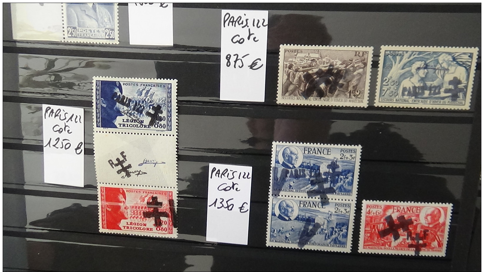 Carton 29 kg timbres ** de France, Mersons **, préos ** , bandes ** et timbres obl du monde. Voir commentaires