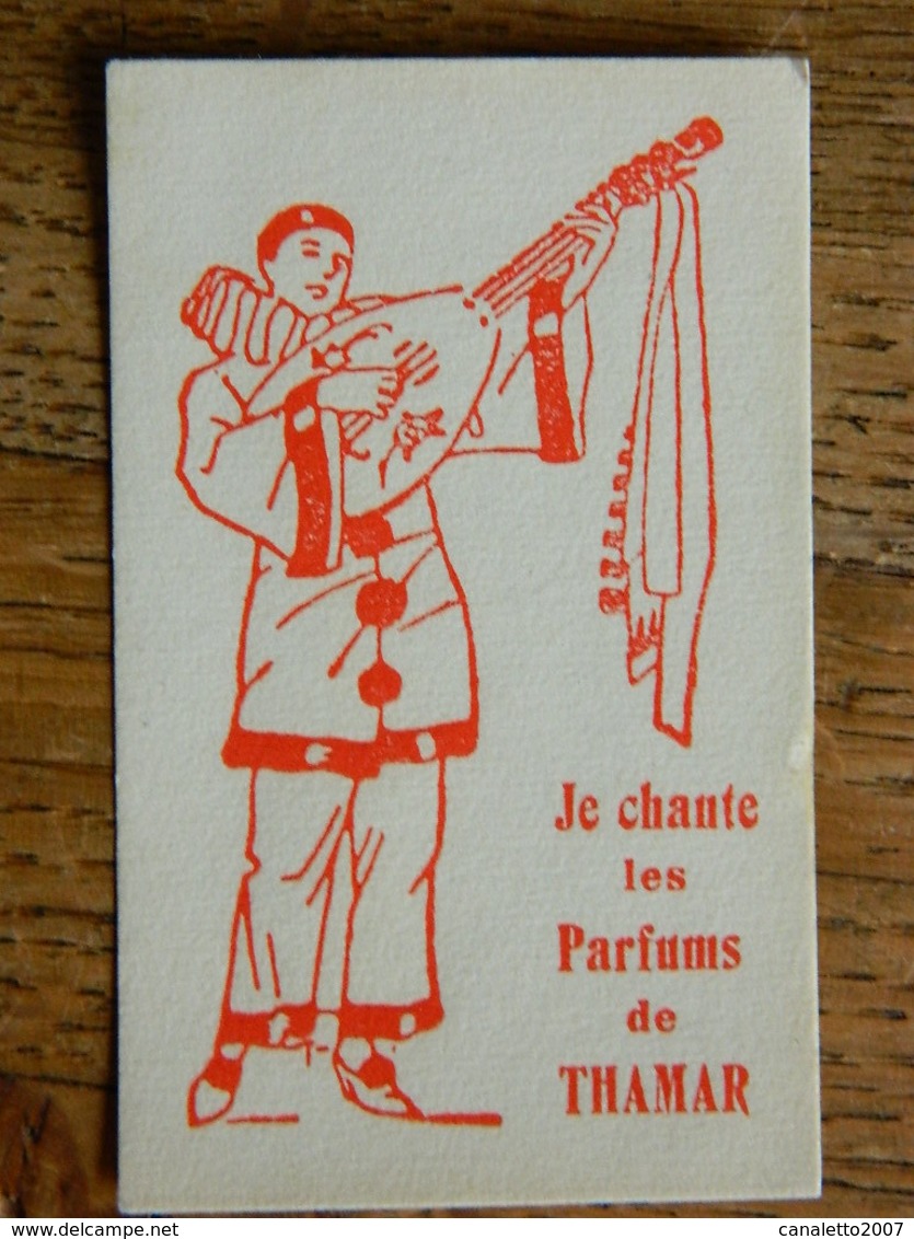 TRES RARE CARTE PARFUMEE ANCIENNE -JE CHANTE LES PARFUMS  DE THAMAR-ROUGE PIERROT JOUANT DE LA MANDOLINE - Antiguas (hasta 1960)