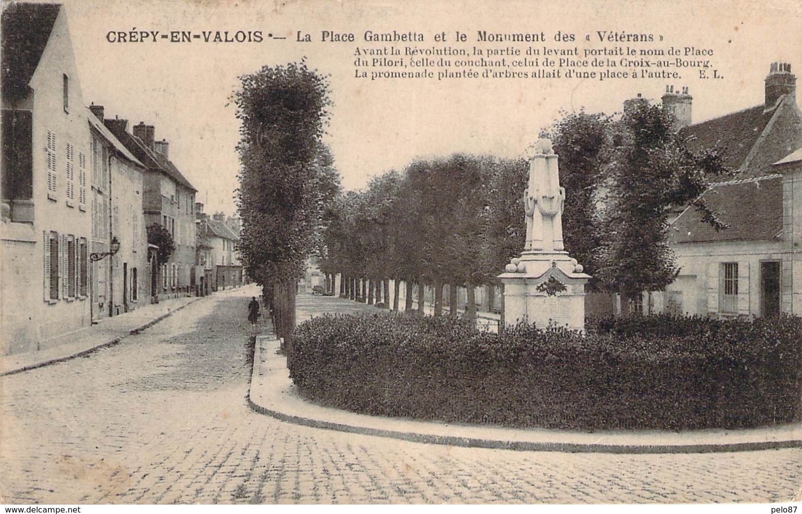 CPA Crépy-en-Valois La Place Gambetta Et Le Monument Des Vétérans CC 810 - Crepy En Valois