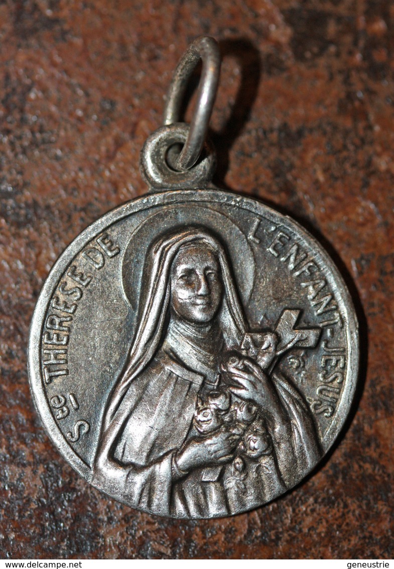 Pendentif Médaille Religieuse "Sainte Thérèse De L'Enfant Jésus / Lisieux" Religious Medal - Religione & Esoterismo