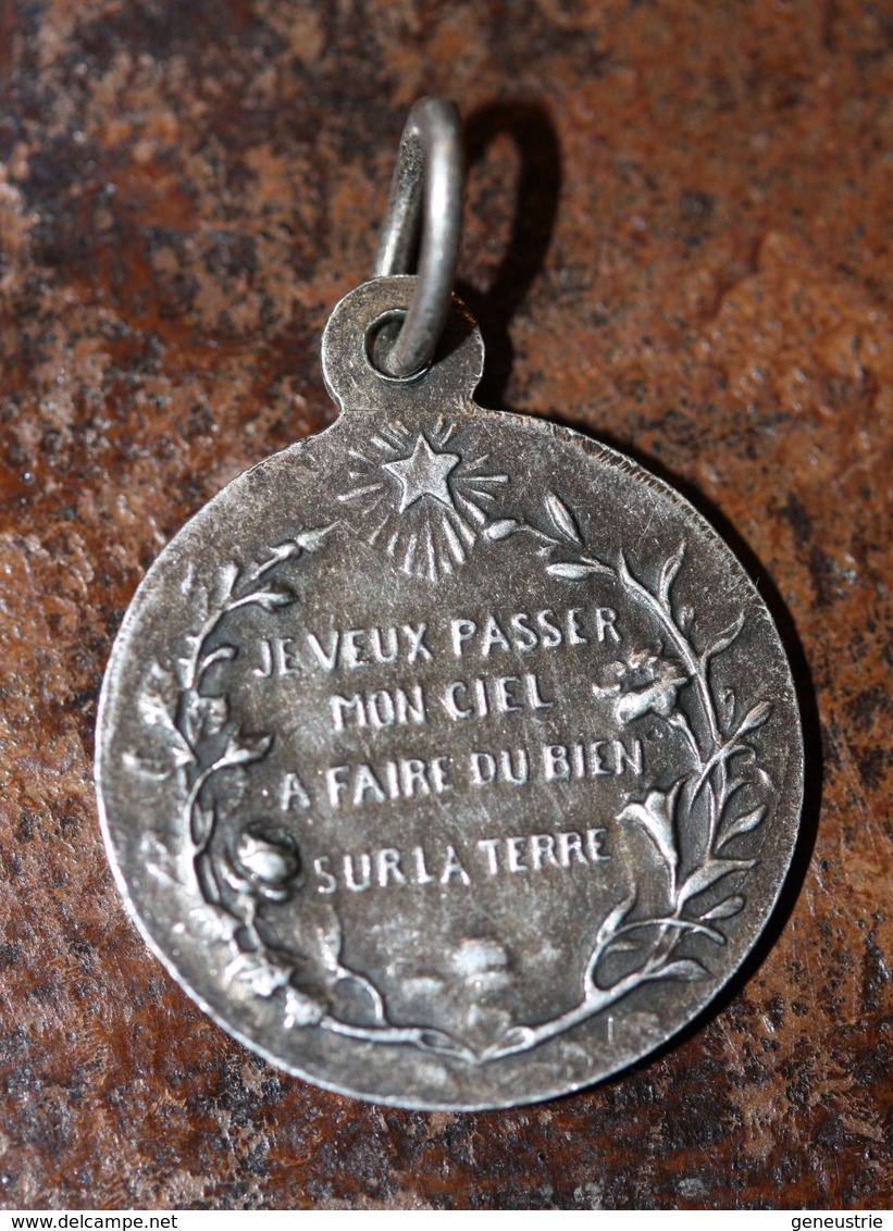 Pendentif Médaille Religieuse "Sainte Thérèse De L'Enfant Jésus / Lisieux" Religious Medal - Religion & Esotérisme