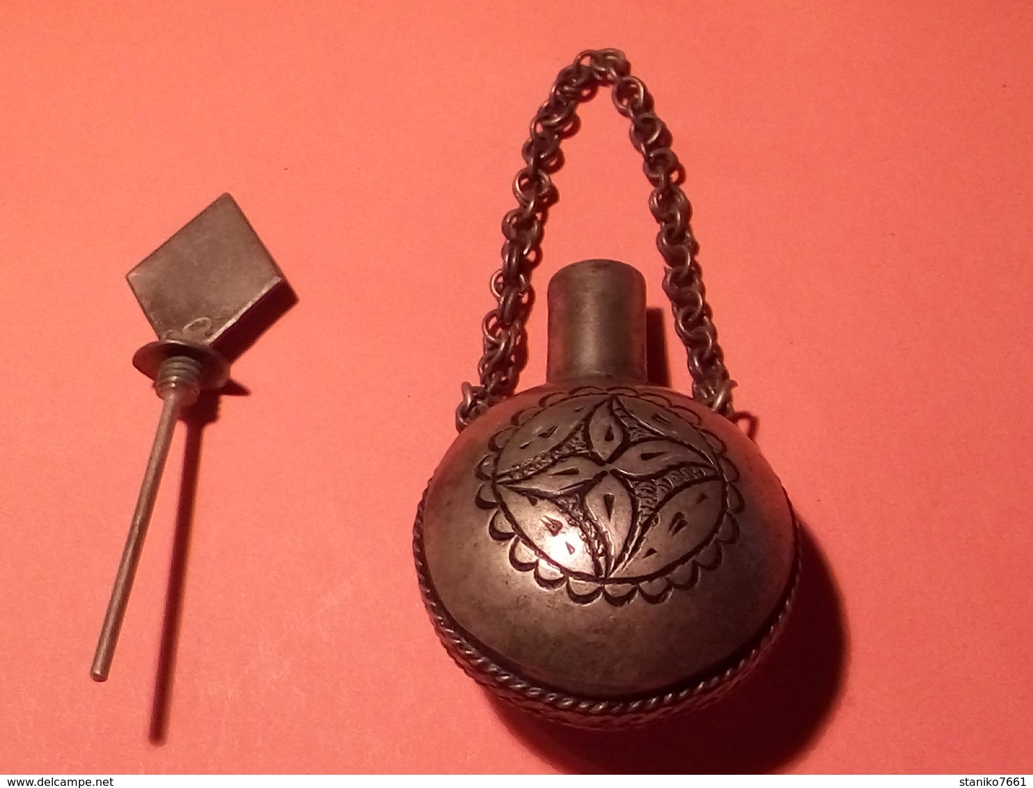 SPLENDIDE Ancien PENDENTIF Pour PARFUM FIN XIXème ? DÉBUT XXème Couleur Argent Non Nettoyé - Autres & Non Classés