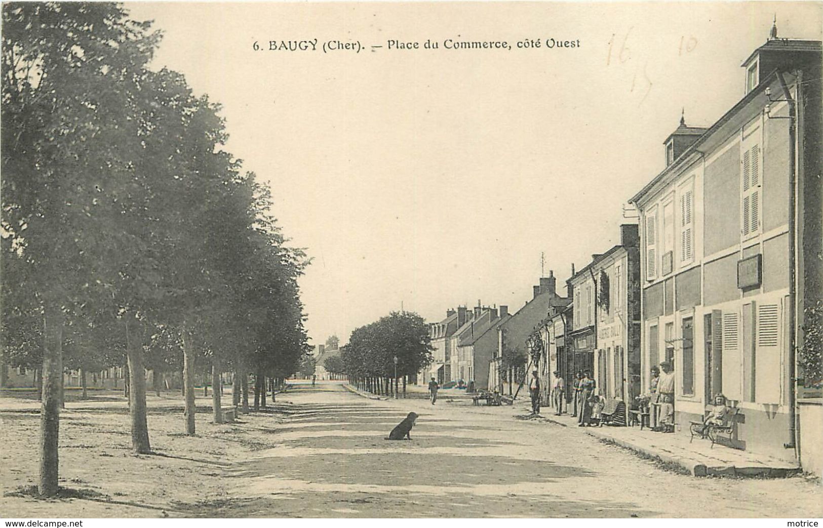 BAUGY - Place Du Commerce, Coté Ouest. - Baugy