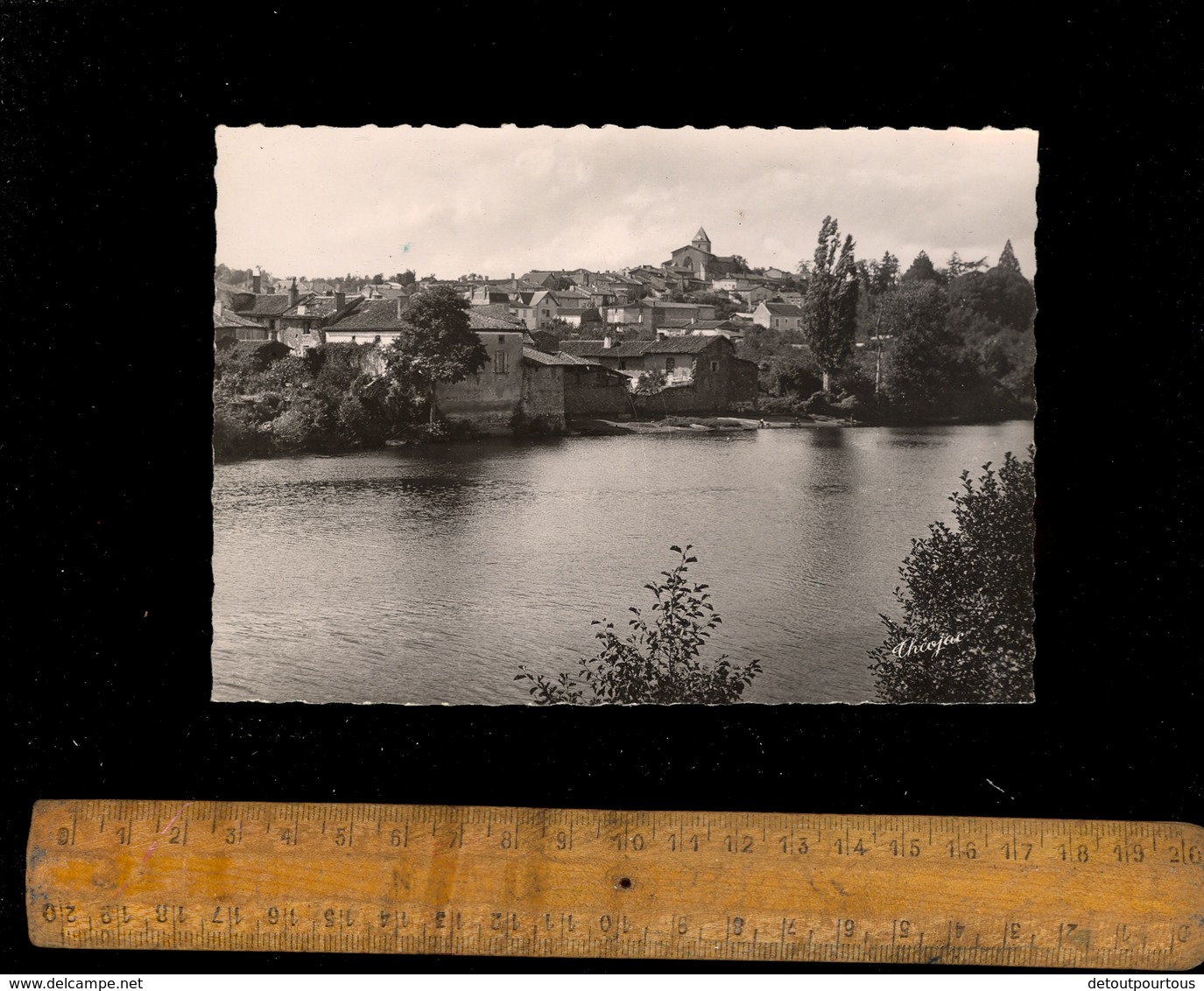 AVAILLES LIMOUZINE Vienne 86 : Vue Panoramique Sur Le Village - Availles Limouzine