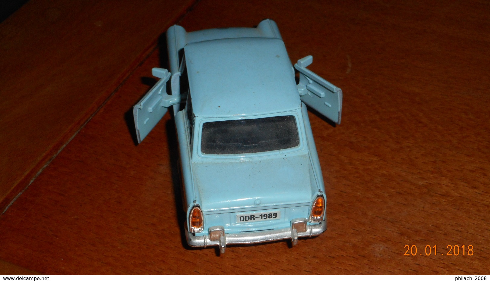 Voiture TRABANT - Echelle 1:32