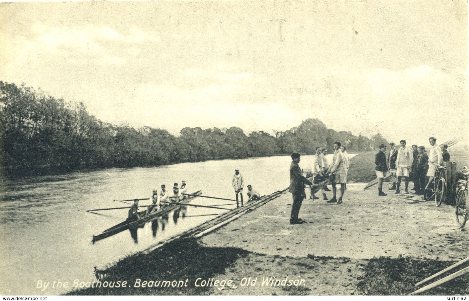 BERKS - WINDSOR - BY THE BOATHOUSE - BEAUMONT COLLEGE  Be283 - Windsor