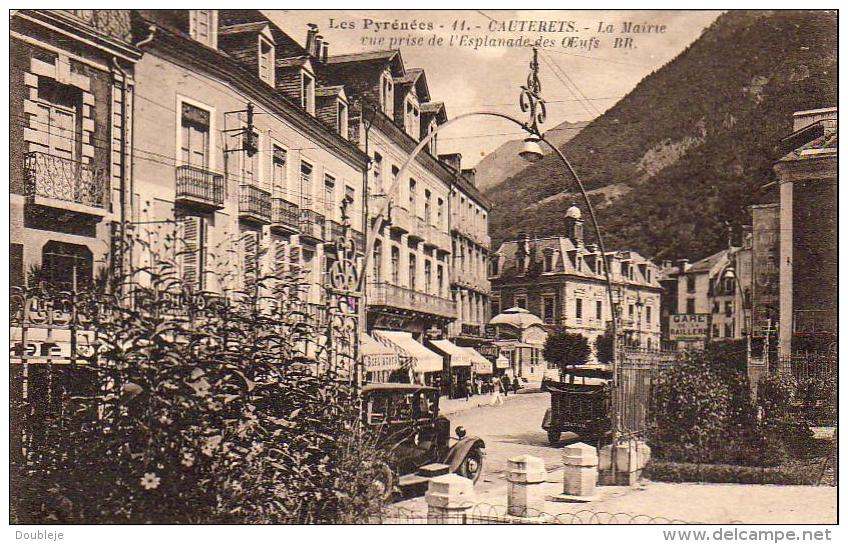 D65  CAUTERETS  La Mairie Vue Prise De L' Esplanade Des Oeufs   ..... - Cauterets