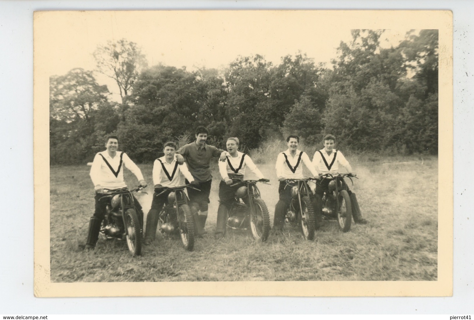 MOTOS - Beau Cliché De Motards Avec Cachet Au Dos " MOTO BALL - COURBEVOIE SPORTS - STADE MUNICIPAL " - Motos