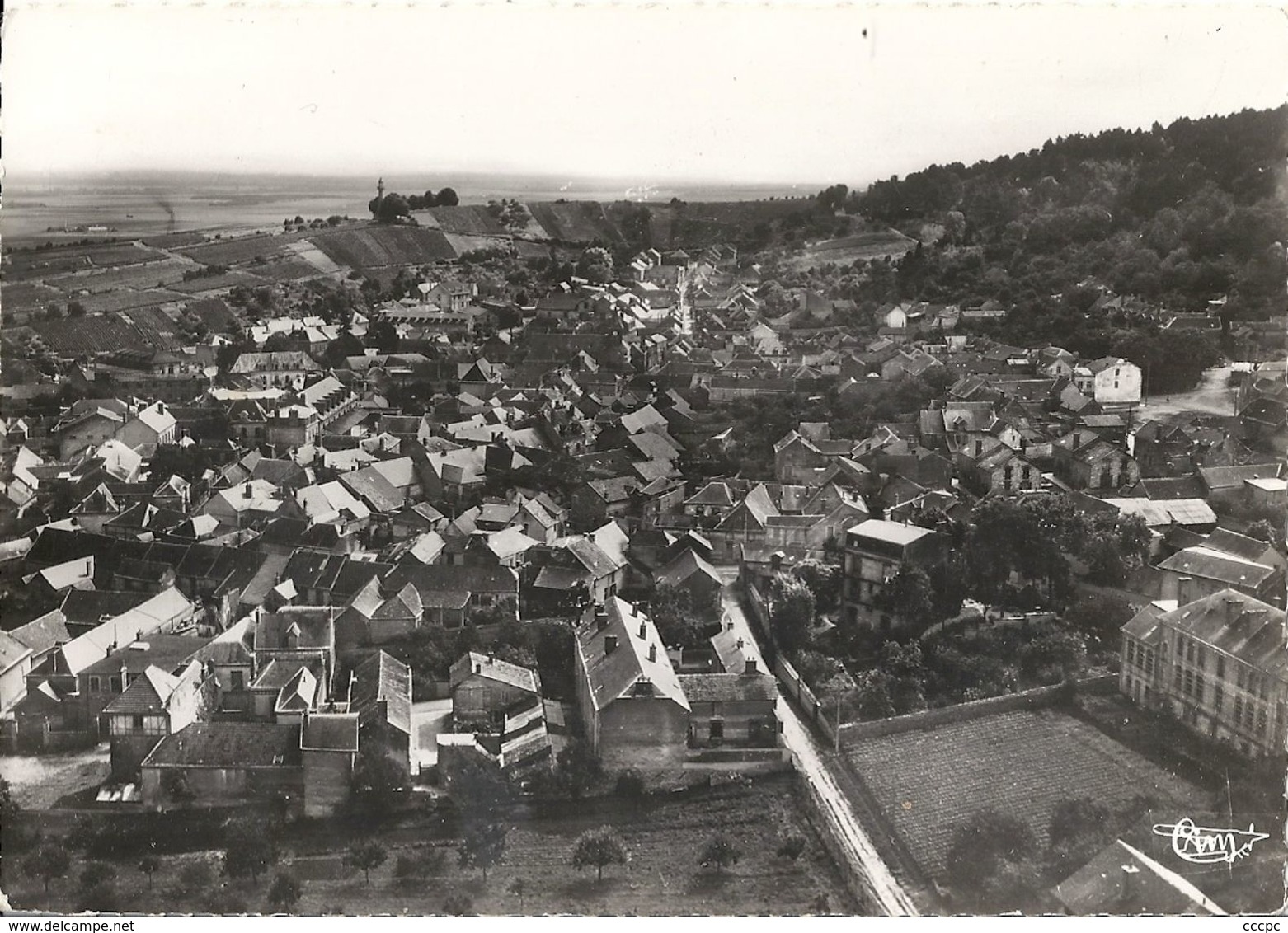 CPSM Verzenay Vue Panoramique Aérienne Le Phare En Arrière Plan - Autres & Non Classés