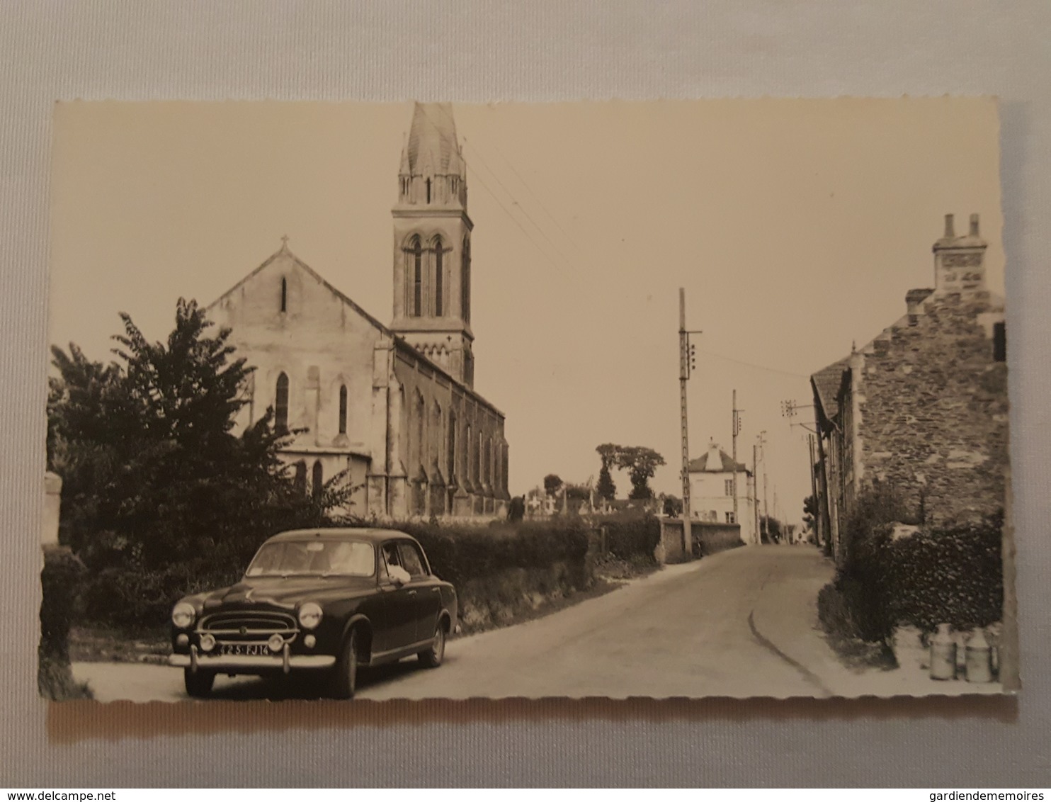 Le Tronquay - Le Bourg - Superbe Plan Sur Une Voiture Peugeot 403 - Photo Gunton - Bel état - Other & Unclassified