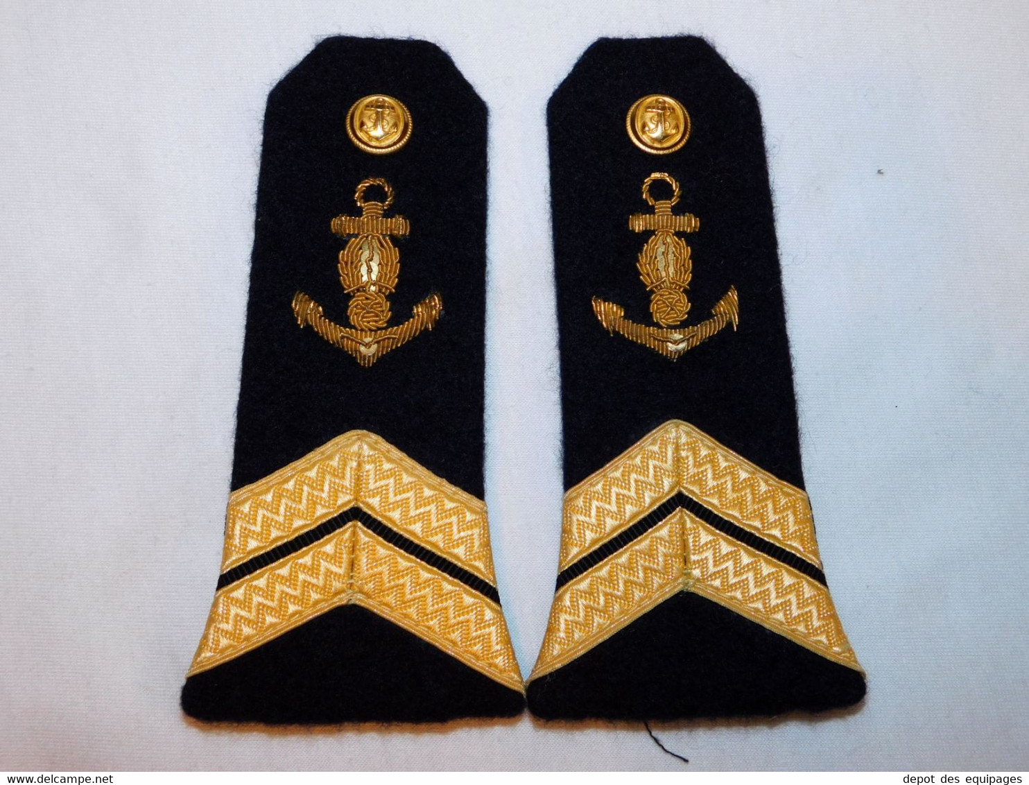 ANCIENNE CASQUETTE GENDARMERIE MARITIME + PAIRE EPAULETTES + PATCH --  TRES BEL ETAT !!