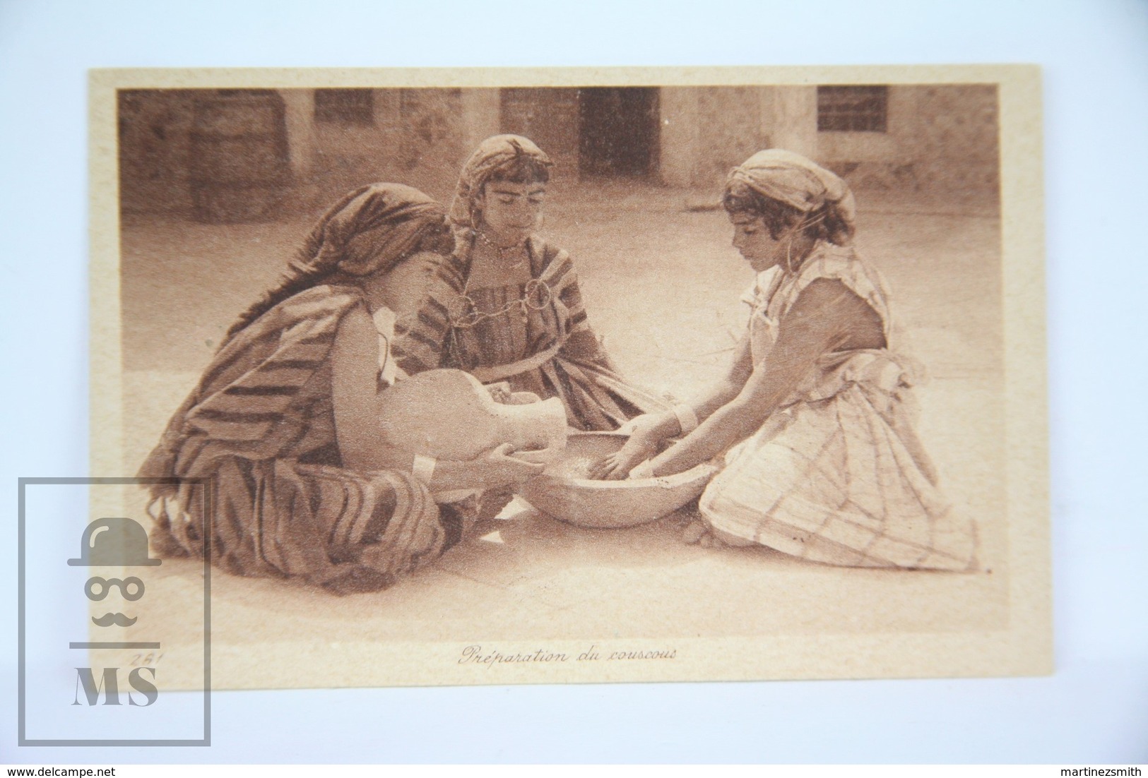 Old Postcard Morocco - Young Women Preparing Couscous - Unposted - Otros & Sin Clasificación