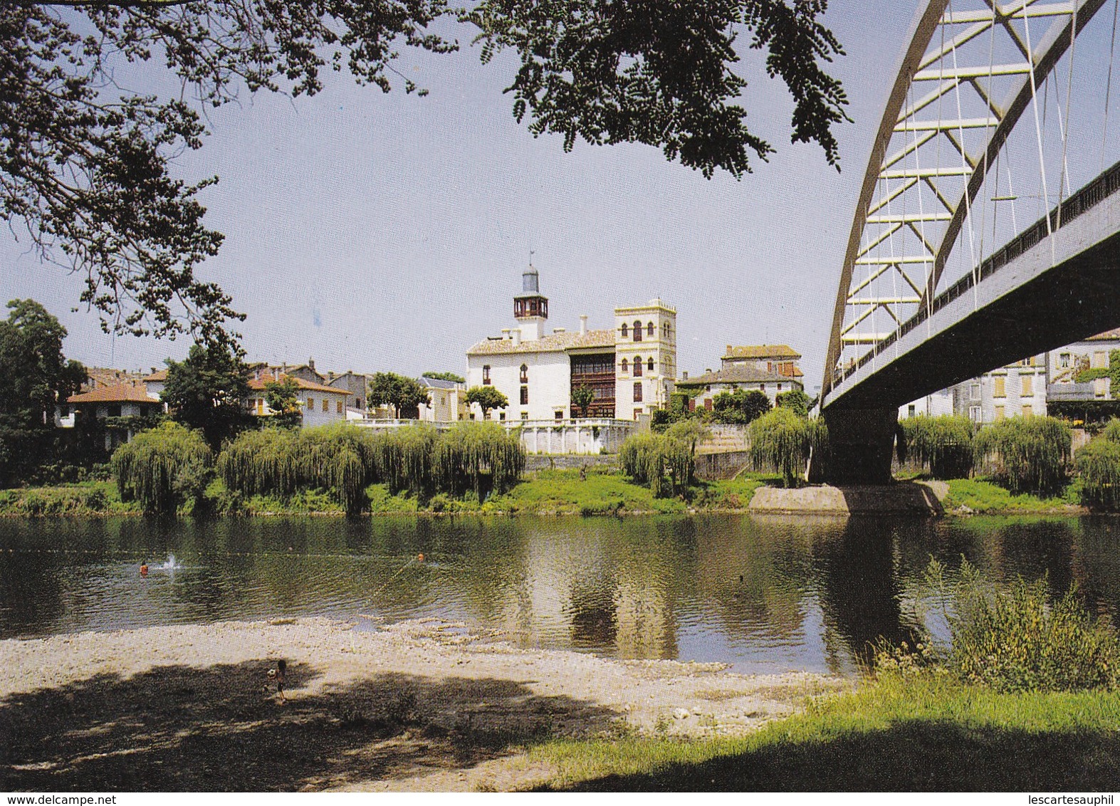 Castelmoron La Plage Au Bord Du Lot Et La Mairie - Castelmoron