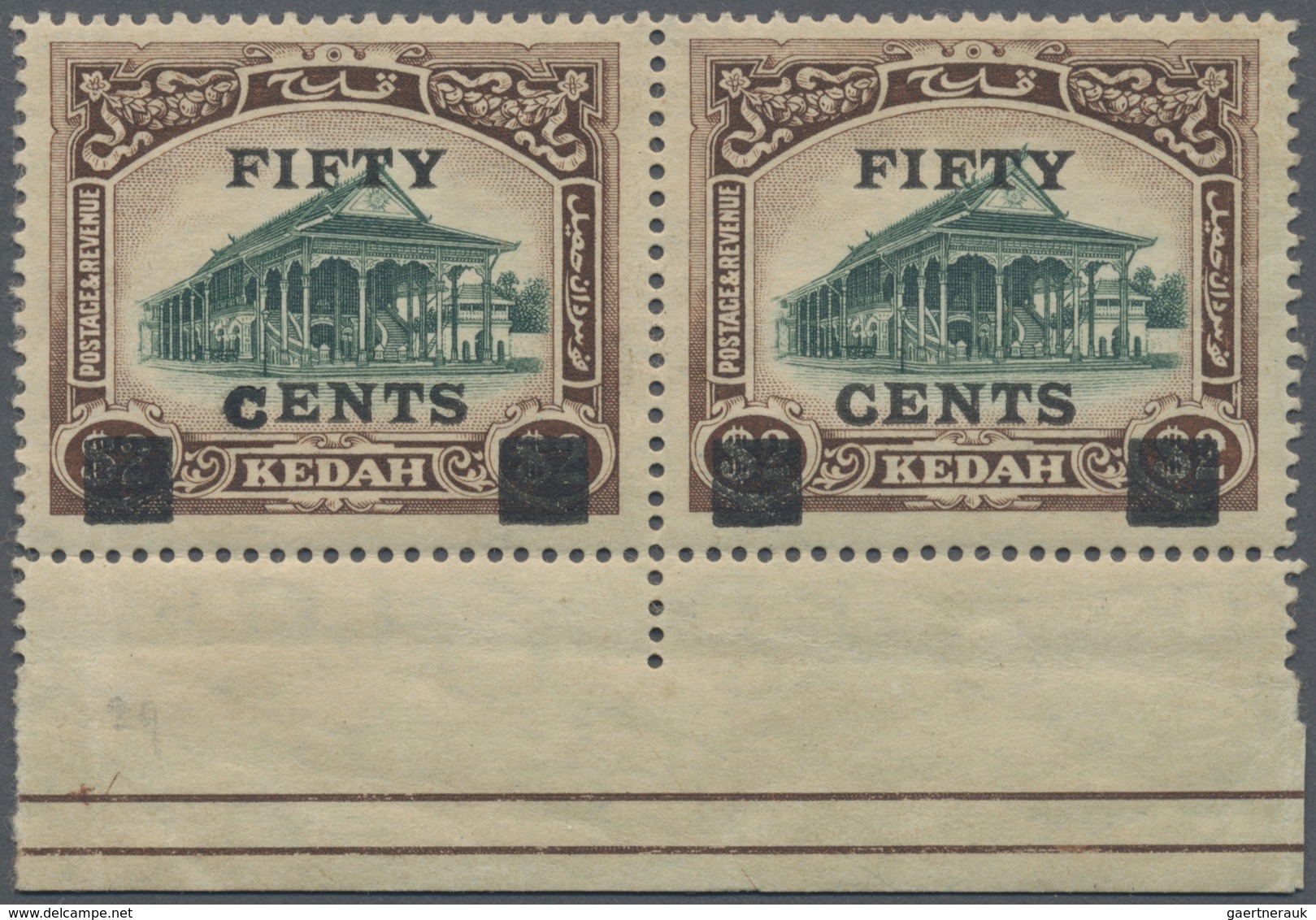 ** Malaiische Staaten - Kedah: 1919 50c. On $2 Green & Brown Bottom Marginal Pair, Left Hand Stamp (She - Kedah