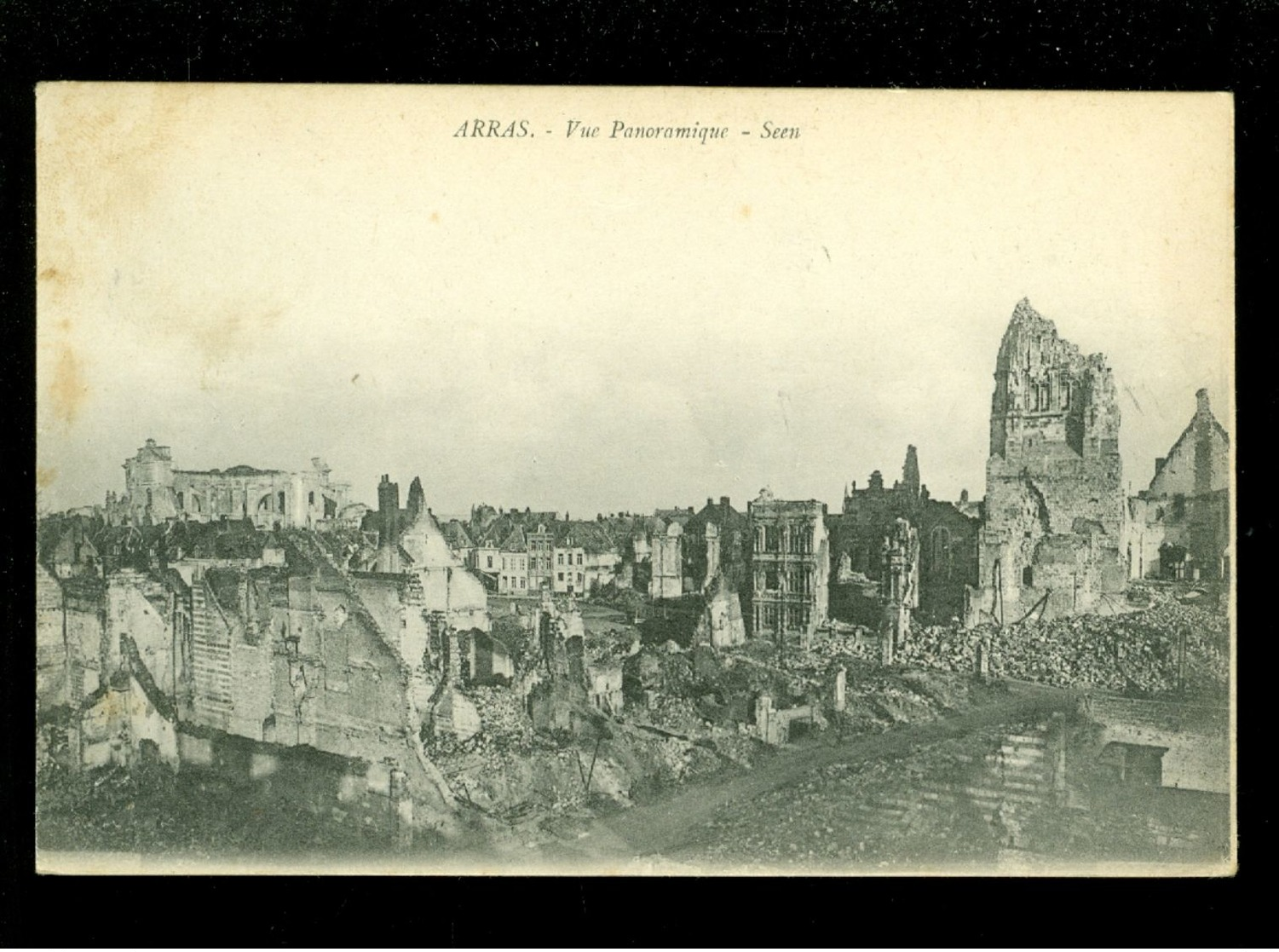 Lot de 46 cartes postales de France  Arras ruines guerre     Lot van 46 postkaarten van Frankrijk Arras oorlog ruinen