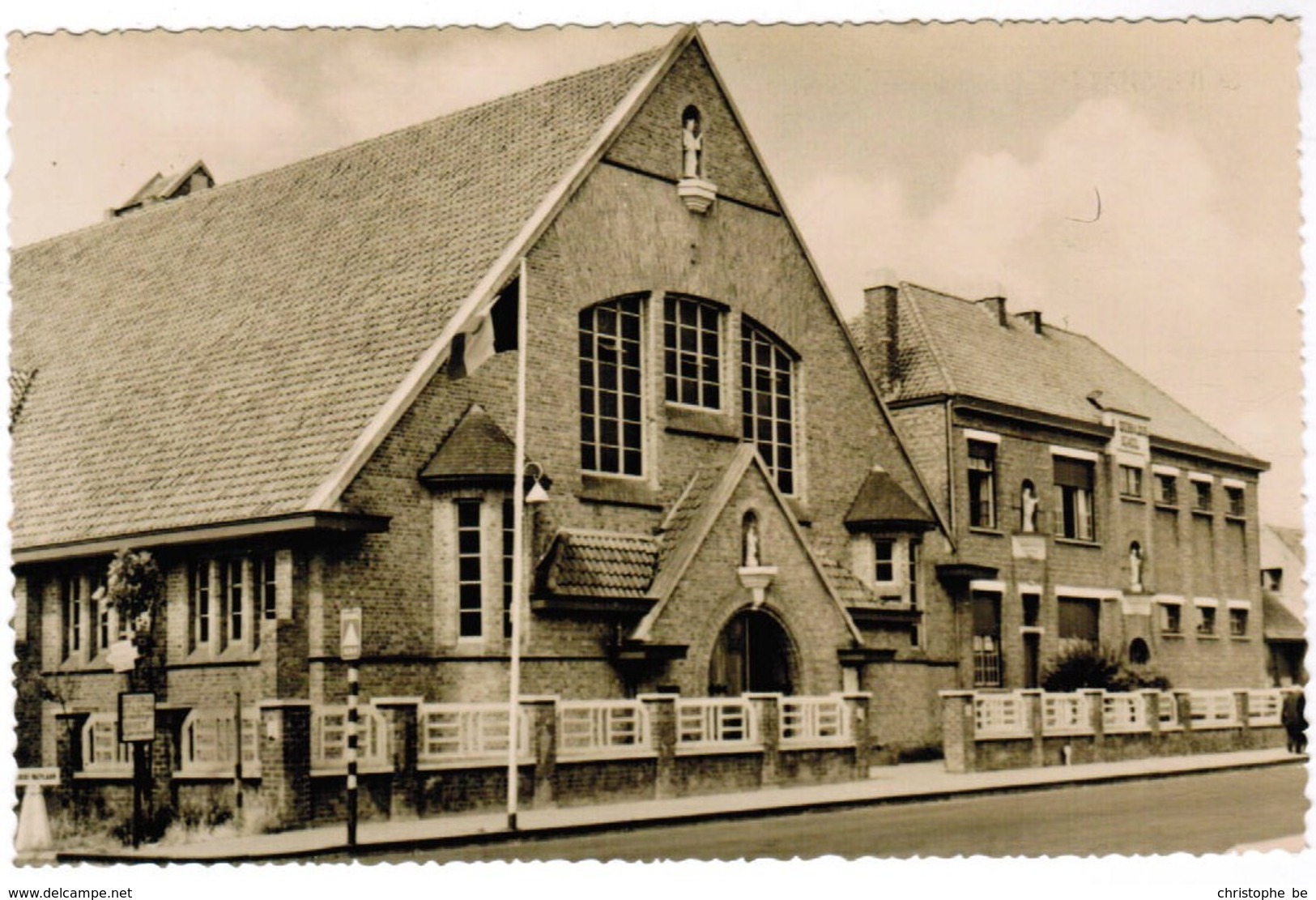 St Idesbald, De Kerk En School (pk41598) - Koksijde