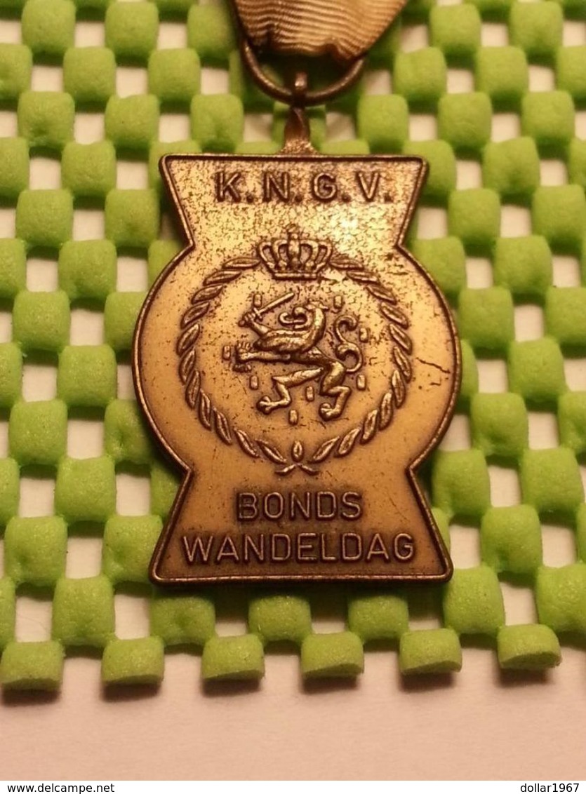 Medaille  / Medal - K.N.G.V Bonds Wandeldag / Royal. Dutch.Gym.Vereniging Bonds Walking Day - The Netherlands - Gymnastik