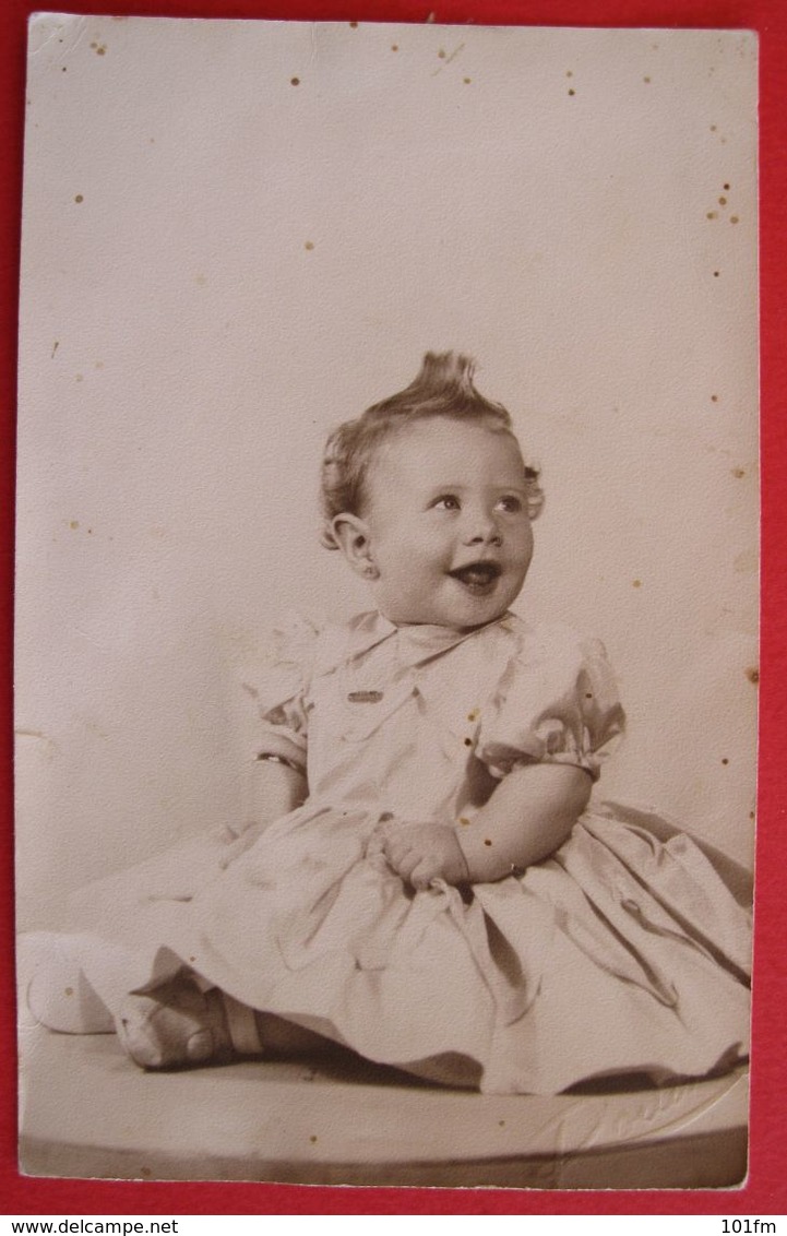 BABY GIRL - OLD PHOTO - Photographs