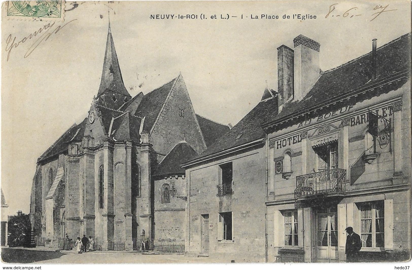 Neuvy-le-Roi - La Place De L'Eglise - Neuvy-le-Roi