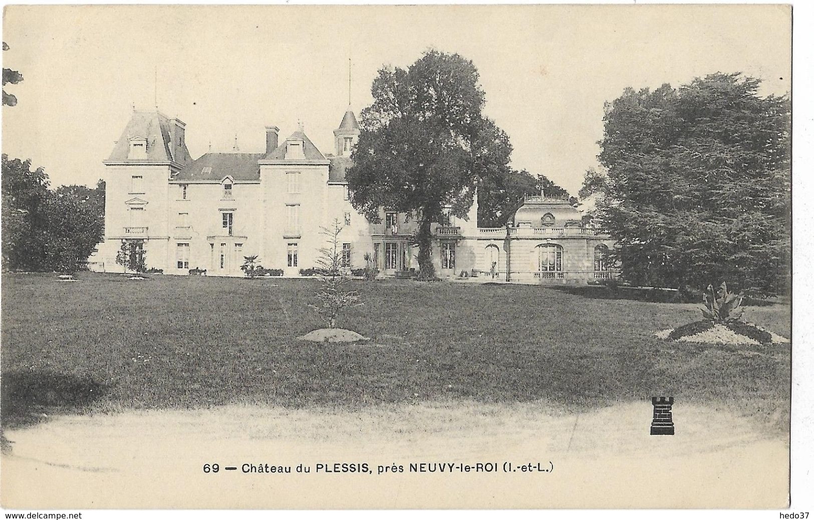Château Du Plessis, Près De Neuvy-le-Roi - Neuvy-le-Roi
