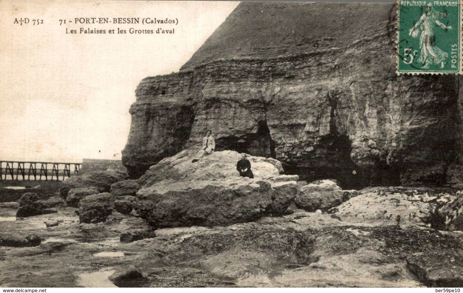 14 PORT-EN-BESSIN LES FALAISES ET LES GROTTES D'AVAL - Port-en-Bessin-Huppain