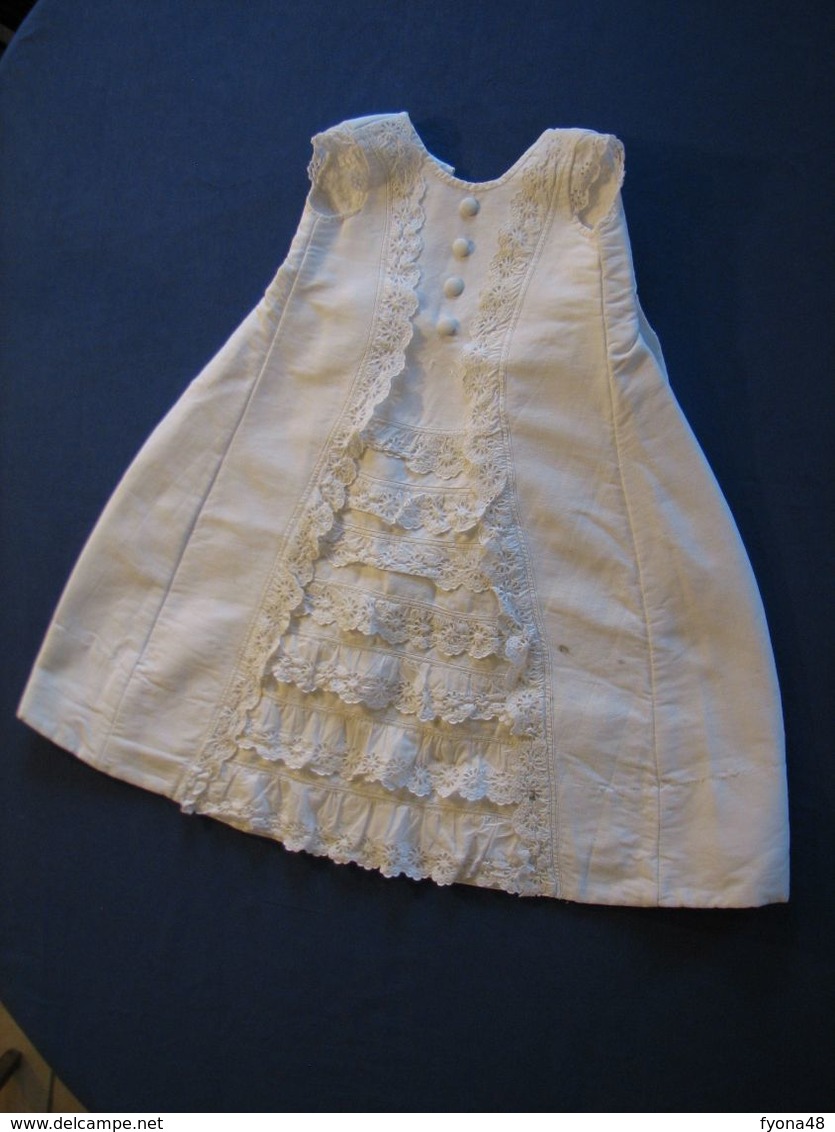 39 – Robe De Fillette En Tissu épais - 1900-1940