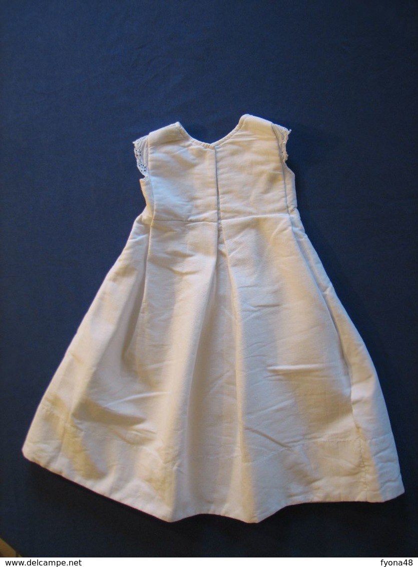 39 – Robe De Fillette En Tissu épais - 1900-1940