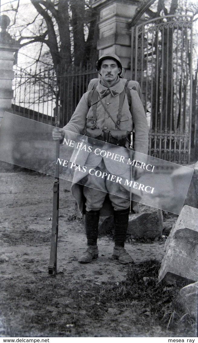 Negatif Original Taille Carte Photo Tracy Le Mont Soldat Devant Le Château D'Offemont Parc Guerre 14-18 WW1 - Guerre, Militaire